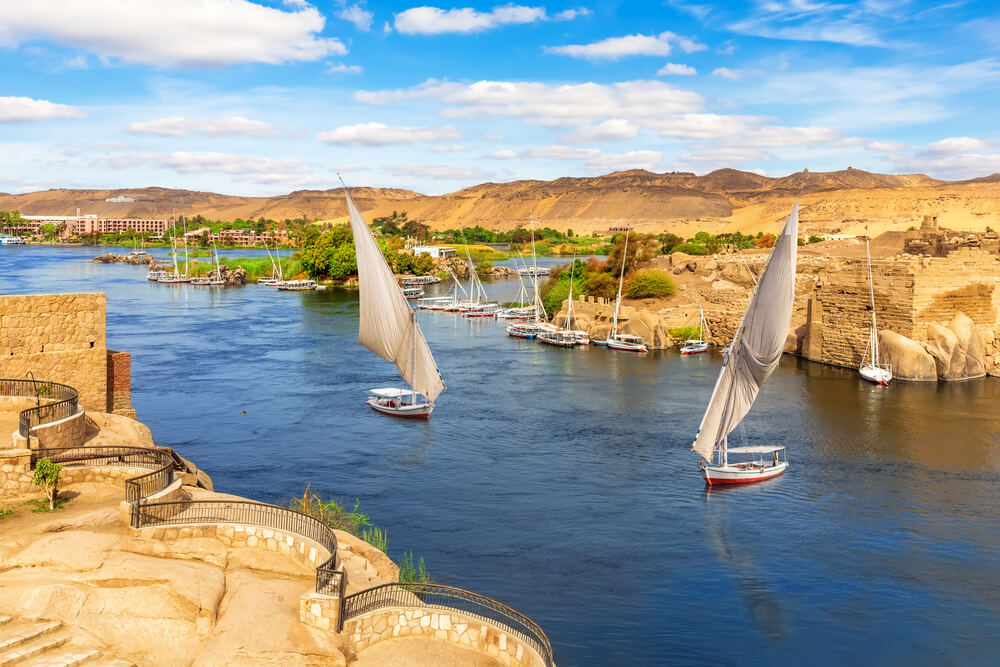 nile-river-scenery-traditional-sailboats-aswan-egypt(1)(1)