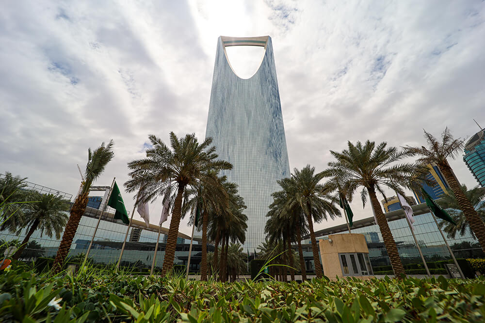 riyadh-saudi-arabia-april-1-2024-kingdom-tower-al-mamlaka-business-king-fahd-road
